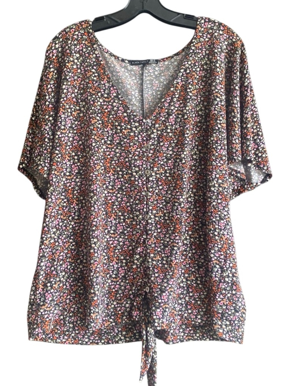 Black Tape Micro Floral Short Sleeve Button Front Blouse with Knotted Hem. 2X.